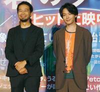 　舞台あいさつに出席した中村倫也