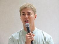 エアクロメンズのローンチ発表会に出席したユージ