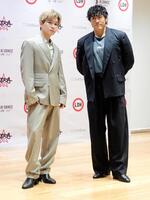 「ＡＩ　ＤＡＮＣＥ　ＬＡＢ」ローンチ記念イベントに出席したＧＥＮＥＲＡＴＩＯＮＳ・中務裕太（右）とＢＡＬＬＩＳＴＩＫ　ＢＯＹＺ・奥田力也