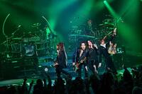 地元でがい旋ライブを開催した（左から）ＩＮＯＲＡＮ、Ｊ、ＲＹＵＩＣＨＩ、ＳＵＧＩＺＯ