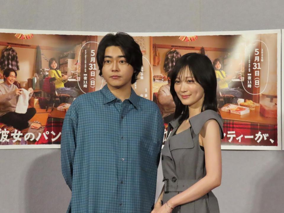 取材会に出席した倉悠樹（左）と山下美月