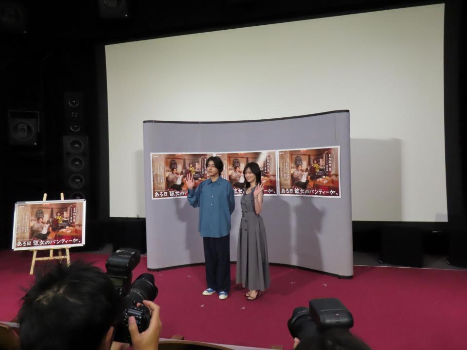 取材会に出席した倉悠樹（左）と山下美月