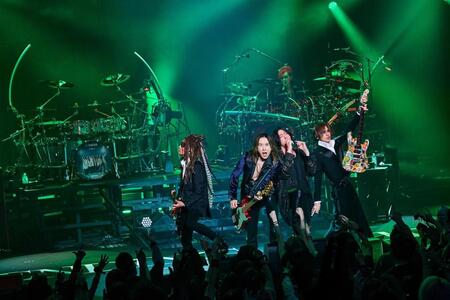 地元でがい旋ライブを開催した（左から）ＩＮＯＲＡＮ、Ｊ、ＲＹＵＩＣＨＩ、ＳＵＧＩＺＯ