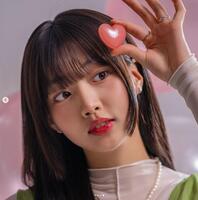 韓国芸能プロダクション・Ｓｔａｒｈａｕｓエンターテインメントの公式インスタグラム＠ｓｔａｒｈａｕｓ．ｏｆｆｉｃｉａｌより　ジヒョのすぐ下の妹はイ・ハウムとしてモデル・女優活動を行っている