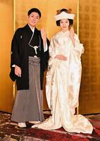 挙式を行った新郎の中村橋之助（左）と新婦能條愛未＝ホテルニューオータニ（撮影・持木克友）
