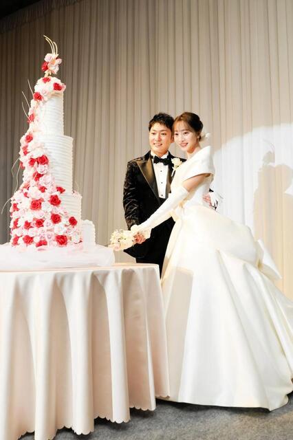 橋之助と挙式の能條愛未 花嫁ドレスは義母・三田寛子と同じ
