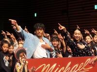 マイケルジャクソンスペシャルダンスキッズセレクションに参加した中務裕太（左）と浅田真央