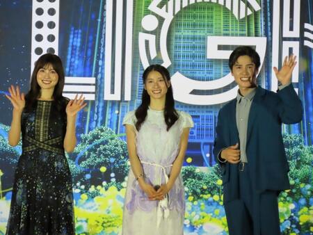 ３兄姉でイベントに登場した（左から）妹の土屋炎伽、姉の土屋太鳳、弟の土屋神葉