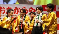 熱々おでんに挑戦する（左から）肥後克広、白川裕二郎、寺門ジモン、後上翔太、酒井一圭
