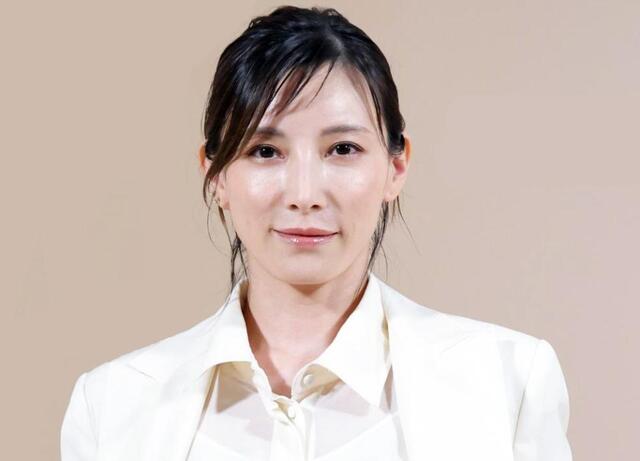 『海猿』出演４３歳女優が上品ワンピ