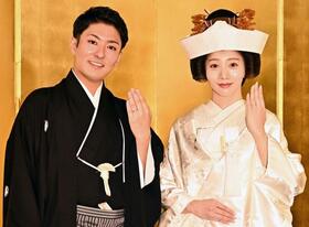 挙式を行った新郎の中村橋之助（左）と新婦の能條愛未（撮影・持木克友）＝５月３０日