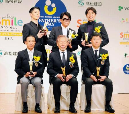 （前列左から）西脇隆俊京都府知事、堀場厚氏、石田隆英氏（後列同）ＭＩＹＡＶＩ、前田耕陽、田中大貴アナ
