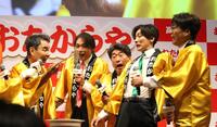 熱々おでんに挑戦する（左から）肥後克広、白川裕二郎、寺門ジモン、後上翔太、酒井一圭