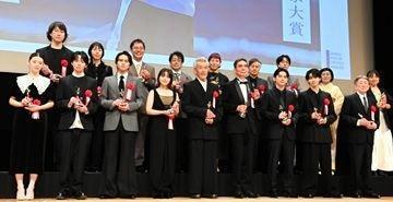 「とんでもない美人」映画賞の左端に