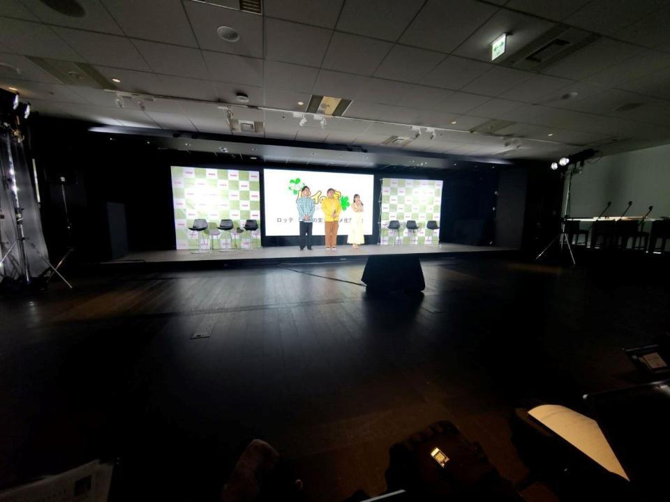 ロッテ「パイの実」アニメ化発表会に登壇した（左から）マユリカ阪本、中谷、ももクロ・百田夏菜子