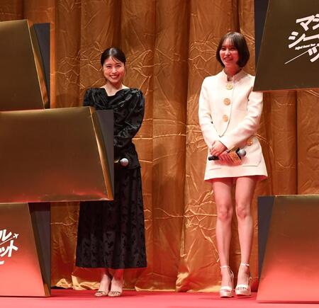 イベントに登場した有村架純（左）と南沙良＝東京大手町の日経ホール（撮影・園田高夫）