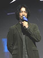 会見に登壇した斎藤工