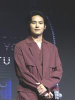 会見に登壇した水上恒司