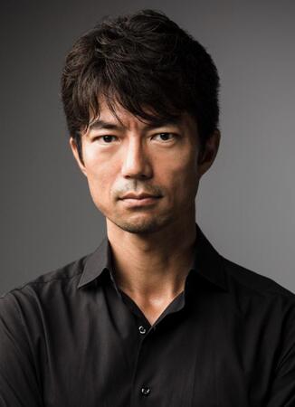 共演の仲村トオル