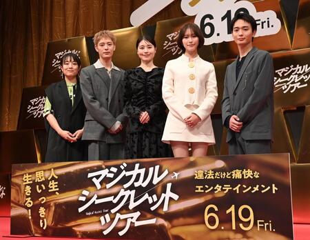 イベントに登場した（左から）天野千尋監督、塩野瑛久、有村架純、南沙良、青木柚＝東京大手町の日経ホール（撮影・園田高夫）