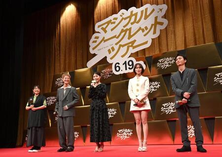 ジャパンプレミアに勢ぞろいした（左から）天野千尋監督、塩野瑛久、有村架純、南沙良、青木柚＝東京大手町の日経ホール（撮影・園田高夫）
