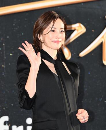 レッドカーペットに登場した米倉涼子（撮影・堀内翔）