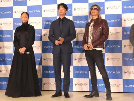 ドラマ「コンサルタント－死を執筆する男－」の感性報告会に出席した（左から）木村文乃、伊藤健太郎、ＧＡＣＫＴ　