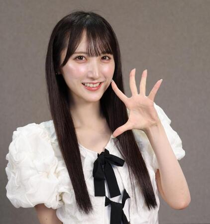デビュー１０周年を記念した写真集「予定外の瞳」を発売するＡＫＢ４８・長友彩海（撮影・西岡正）