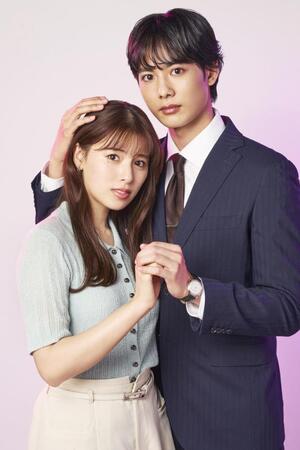 恋愛ドラマＷ主演のゆいかれん（左）と藤林泰也（©「ドライな同期の溺愛癖」製作委員会）