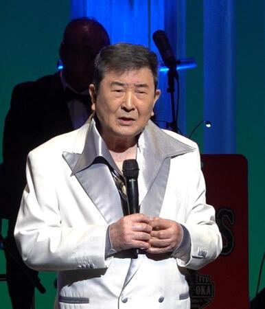 トークする小林旭＝４日