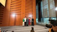 囲み取材に出席した（左から）須藤理彩、渡辺大、上川隆也、藤原紀香、藤本隆宏、財木琢磨