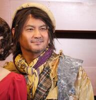 囲み取材に出席した藤本隆宏