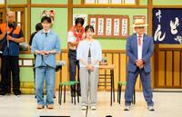 　なんばグランド花月の舞台に出演した（右から）矢作芳人師、古川奈穂騎手、坂井瑠星騎手