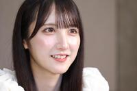 瞳を輝かせて質問に答えるＡＫＢ４８・長友彩海（撮影・西岡正）
