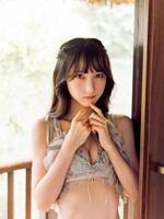 　長友彩海１ｓｔ写真集「予定外の瞳」（ｃ）ＫＡＤＯＫＡＷＡ　（ｃ）ＤＨ　ＰＨＯＴＯ／下田直樹