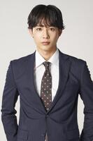 ゆいかれんとＷ主演の藤林泰也（©「ドライな同期の溺愛癖」製作委員会）