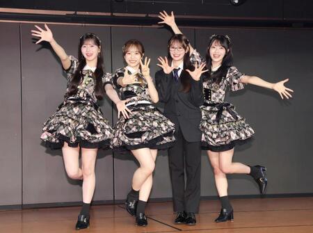 元気いっぱいのＡＫＢ４８の（左から）八木愛月、倉野尾成美、伊藤百花、佐藤綺星