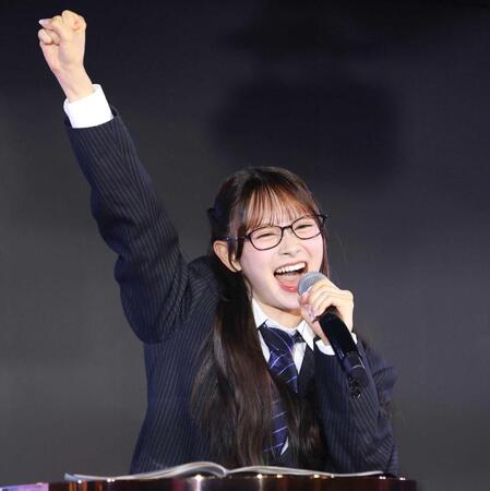 プレゼンターを務める伊藤百花（撮影・棚橋慶太）