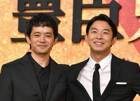 池松壮亮（左）と仲野太賀