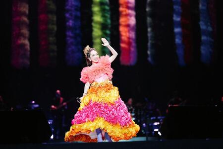 ど派手衣装で熱唱したＭＩＳＩＡ