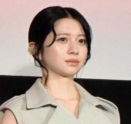 「モブ子の恋」公開記念舞台あいさつを行った（左から）早瀬憩、桜田ひより