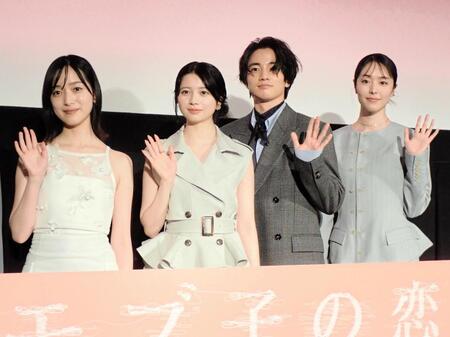 「モブ子の恋」公開記念舞台あいさつを行った（左から）早瀬憩、桜田ひより、木戸大聖、唐田えりか