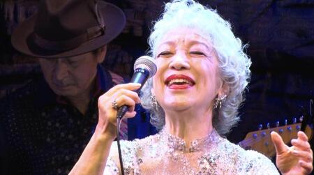 ８０歳の誕生日にバースデーライブを行った中尾ミエ