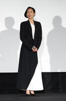 壇上で笑顔を見せる木村多江（撮影・棚橋慶太）