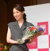２３年５月、ベストマザー賞を受賞した丸田佳奈