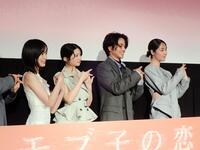 「モブ子の恋」公開記念舞台あいさつでポーズを決める（左から）早瀬憩、桜田ひより、木戸大聖、唐田えりか＝新宿ピカデリー