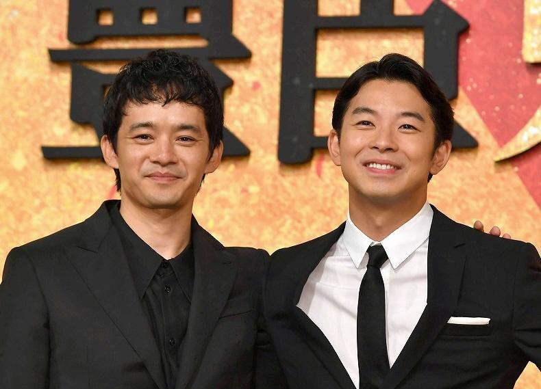 池松壮亮（左）と仲野太賀
