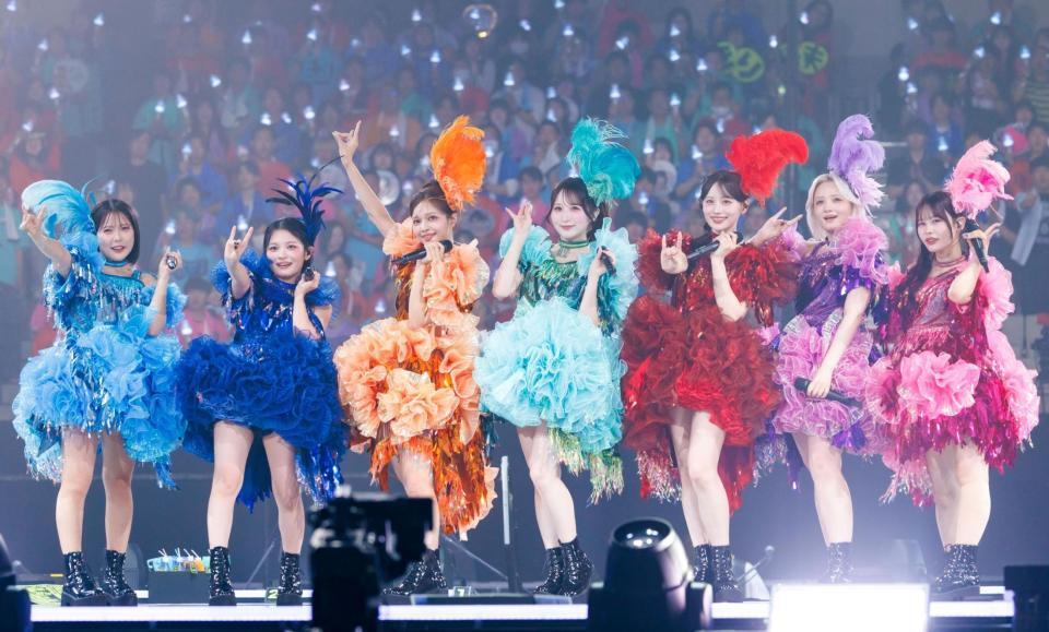 初の武道館公演を行うＣＡＮＤＹ　ＴＵＮＥの（左から）福山梨乃、桐原美月、南なつ、小川奈々子、立花琴未、宮野静、村川緋杏ⓒヨシモリユウナ