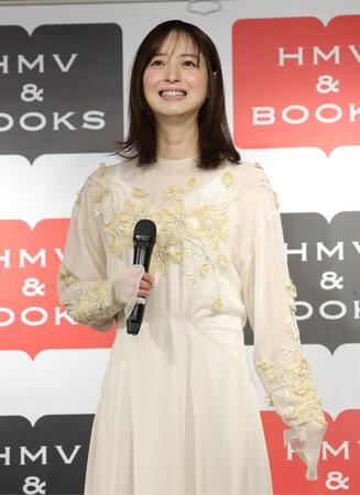 イベントに登場する佐々木希（撮影・西岡正）