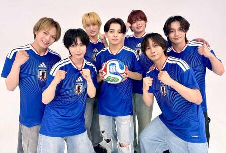 ワールドカップを全力で応援することになったＴｒａｖｉｓ　Ｊａｐａｎの（前列左から）松倉海斗、七五三掛龍也、宮近海斗、中村海人、松田元太（後列同）川島如恵留、吉澤閑也　